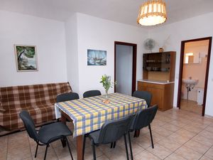 23928170-Ferienwohnung-5--300x225-1