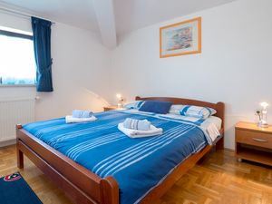 23928826-Ferienwohnung-2--300x225-5