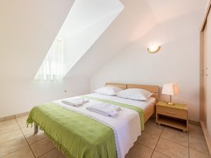 23926554-Ferienwohnung-5--300x225-4