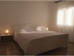 23930316-Ferienwohnung-4--300x225-2