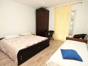 23930451-Ferienwohnung-5--300x225-4