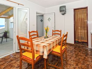 23930505-Ferienwohnung-4--300x225-1