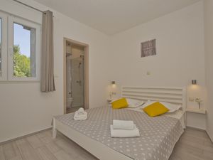 23930500-Ferienwohnung-2--300x225-5