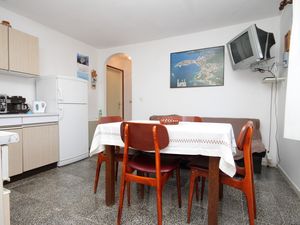 23930603-Ferienwohnung-4--300x225-3