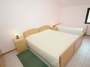 23925981-Ferienwohnung-4--300x225-5