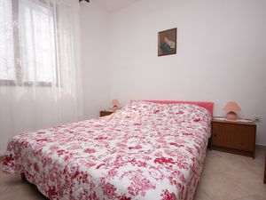 23926287-Ferienwohnung-3--300x225-5