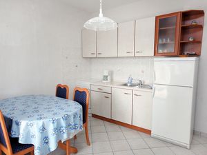 23926528-Ferienwohnung-4--300x225-3