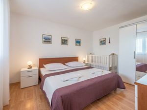 23926555-Ferienwohnung-2--300x225-3