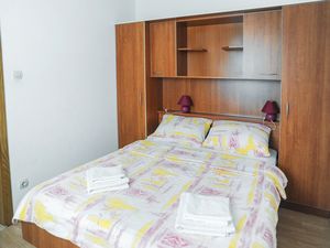 23927496-Ferienwohnung-4--300x225-5