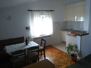 23928849-Ferienwohnung-6--300x225-4