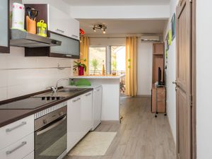 23929624-Ferienwohnung-4--300x225-5