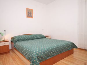 23930327-Ferienwohnung-2--300x225-4