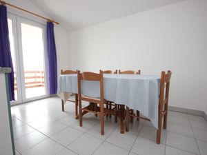 23930362-Ferienwohnung-4--300x225-1