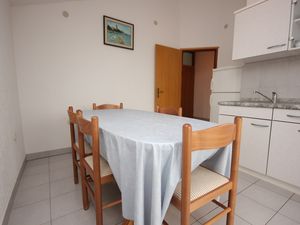 23930362-Ferienwohnung-4--300x225-2