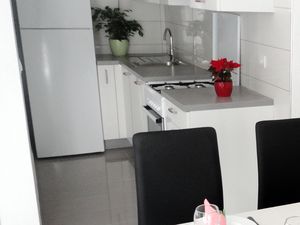 23930411-Ferienwohnung-4--300x225-5