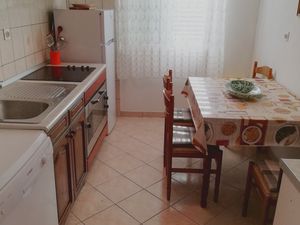 23930437-Ferienwohnung-6--300x225-5