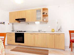 23930800-Ferienwohnung-2--300x225-4