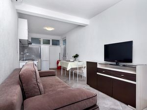 23931068-Ferienwohnung-8--300x225-2