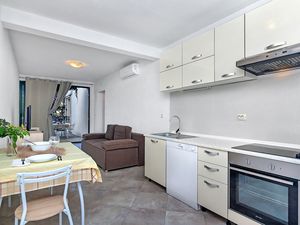 23931068-Ferienwohnung-8--300x225-4