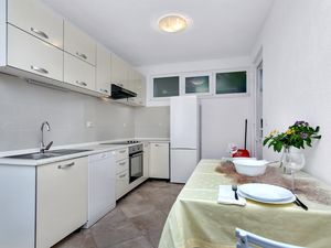 23931068-Ferienwohnung-8--300x225-5