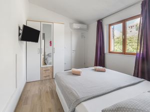 23931708-Ferienwohnung-3--300x225-4