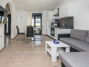 23934016-Ferienwohnung-5--300x225-2