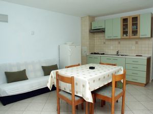 23926702-Ferienwohnung-4--300x225-1