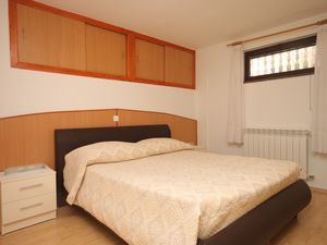 23926702-Ferienwohnung-4--300x225-4