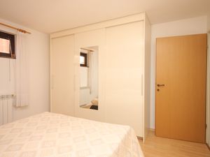 23926702-Ferienwohnung-4--300x225-5