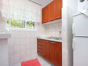 23926761-Ferienwohnung-8--300x225-4