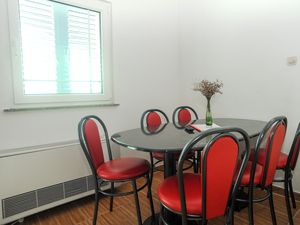 23927221-Ferienwohnung-6--300x225-3