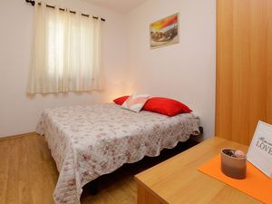 23933108-Ferienwohnung-3--300x225-5