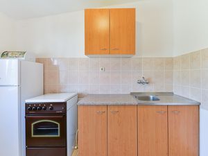 23934436-Ferienwohnung-4--300x225-5