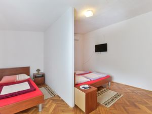 23934437-Ferienwohnung-4--300x225-5