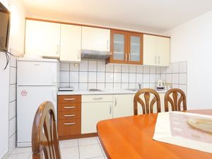 23934569-Ferienwohnung-5--300x225-3