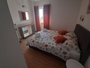 23934658-Ferienwohnung-6--300x225-3