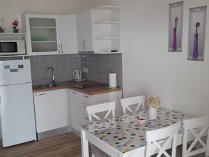 23934660-Ferienwohnung-5--300x225-1