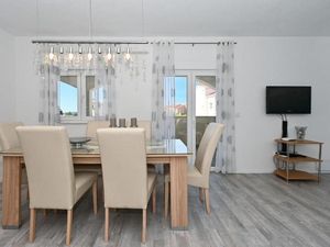 23934669-Ferienwohnung-6--300x225-3