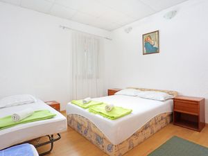 23934764-Ferienwohnung-3--300x225-5