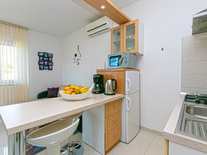 23934995-Ferienwohnung-2--300x225-5