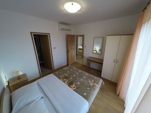 23935020-Ferienwohnung-6--300x225-4