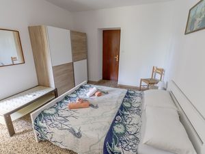 23935026-Ferienwohnung-5--300x225-4