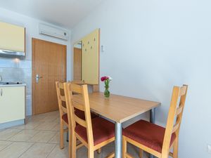 23935064-Ferienwohnung-5--300x225-3