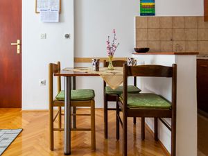 23935094-Ferienwohnung-2--300x225-4