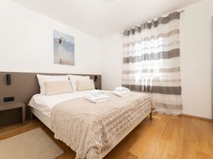 23935102-Ferienwohnung-6--300x225-5