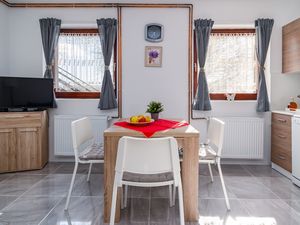 23935221-Ferienwohnung-4--300x225-4