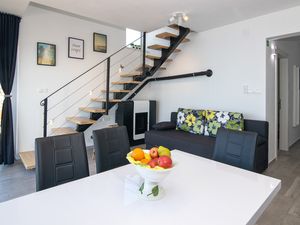 23935245-Ferienwohnung-6--300x225-1