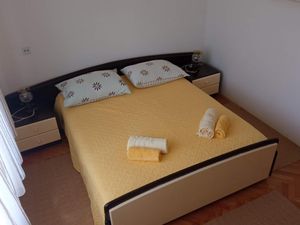 23935391-Ferienwohnung-5--300x225-4