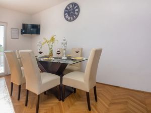 23935404-Ferienwohnung-6--300x225-3