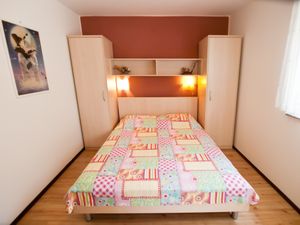 23935445-Ferienwohnung-4--300x225-5